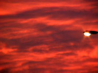 Ciel en feu, d&eacute;tail avec lampadaire scintillant
