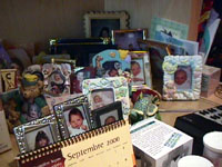 Photos de b&eacute;b&eacute;s sur le bureau du Dr Lisanne