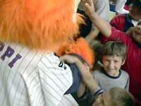 Xavier et Youppi, la mascotte des Expos